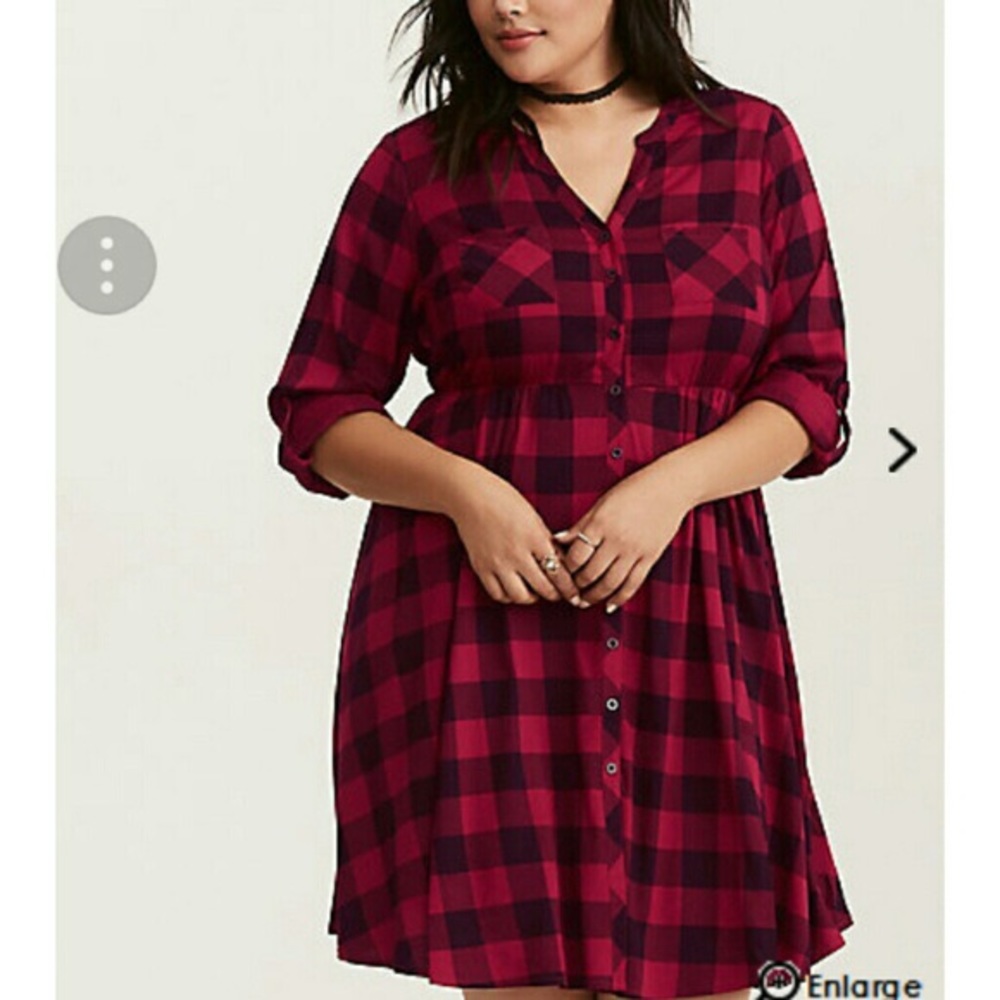 Torrid NEW Red and Black Challis Button Front Dress
Size 0